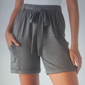 LARGE.   BERMUDA BELTED CASUAL SHORTS
